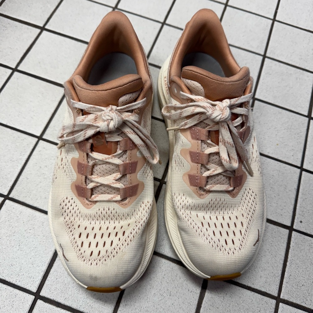 Hoka Kawana 2 size 7.5 vanilla/sandstone - Picture 3 of 6